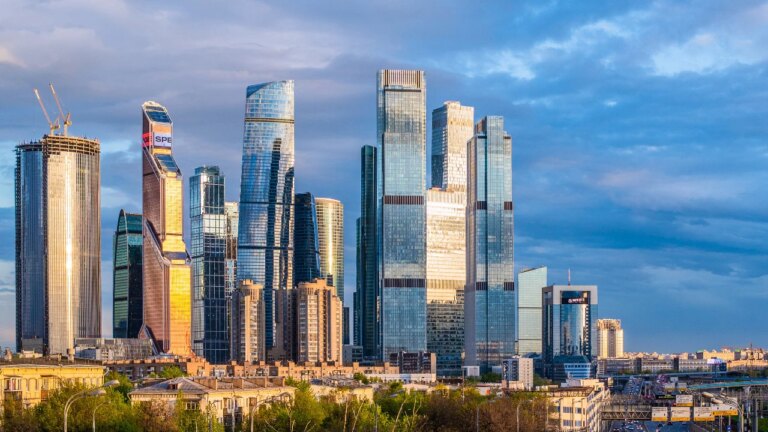 Численность российских разработчиков видеоигр выросла на 11% в 2025 году на фоне глобального спада рынка